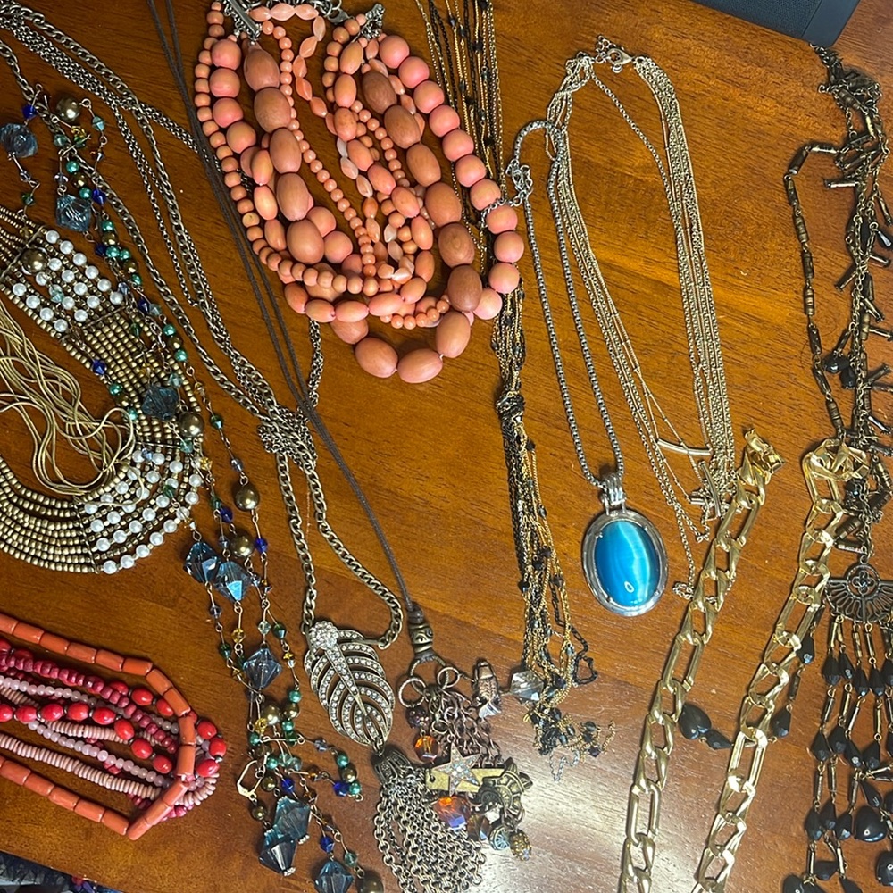 Bundle of 20 Women’s necklaces. Collection of 20 fashion necklaces. Lot of 20